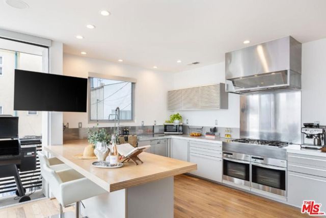 17 N Venice Boulevard, Venice (los Angeles), CA 90291