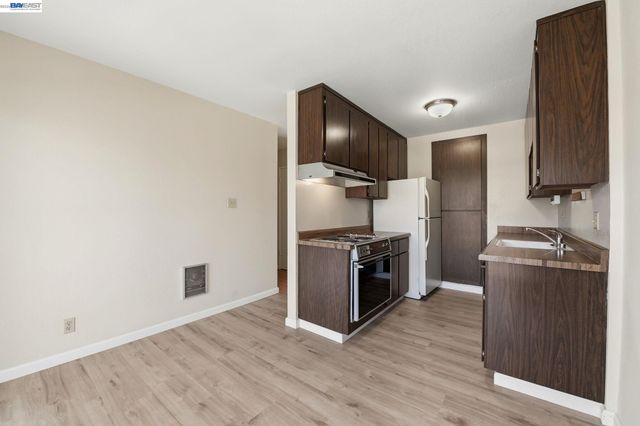 14615 Doolittle Dr, San Leandro, CA 94577