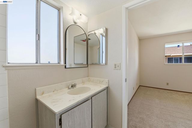 14615 Doolittle Dr, San Leandro, CA 94577