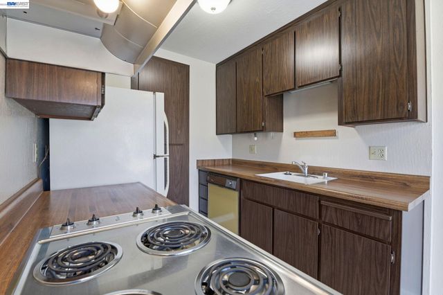 14615 Doolittle Dr, San Leandro, CA 94577