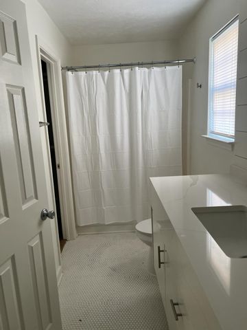 156 Dreville Dr, La Vergne, TN 37086