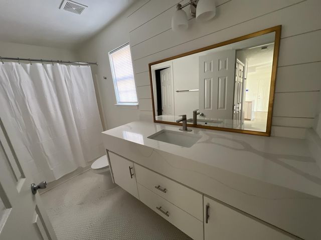 156 Dreville Dr, La Vergne, TN 37086