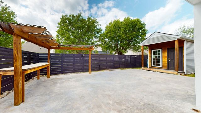 156 Dreville Dr, La Vergne, TN 37086