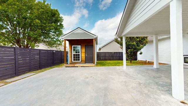 156 Dreville Dr, La Vergne, TN 37086