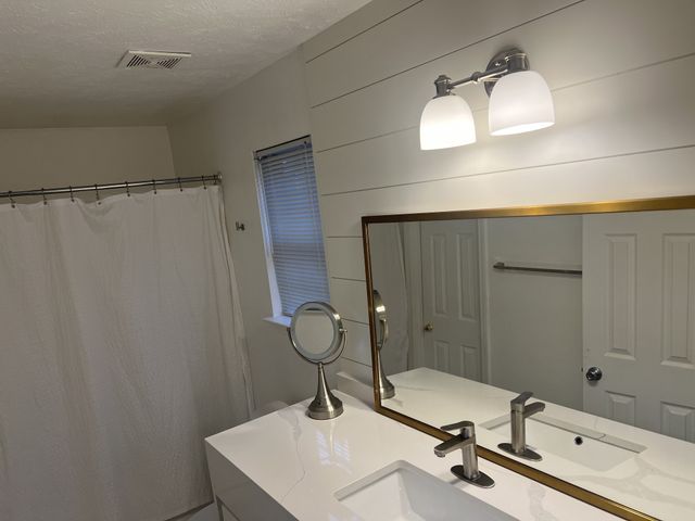 156 Dreville Dr, La Vergne, TN 37086