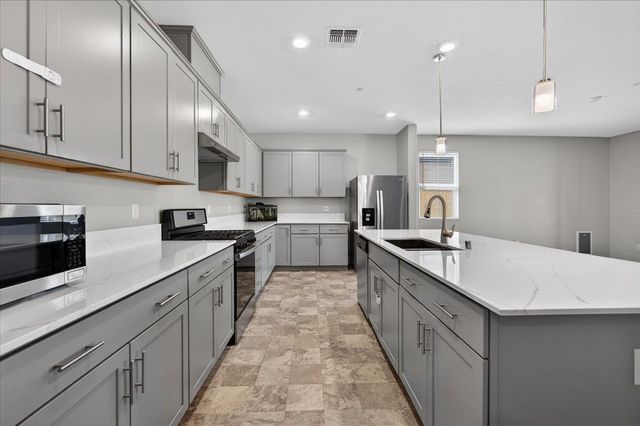 1442 Encantada Avenue, Madera, CA 93637