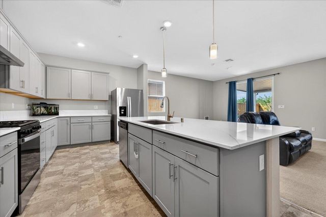 1442 Encantada Avenue, Madera, CA 93637