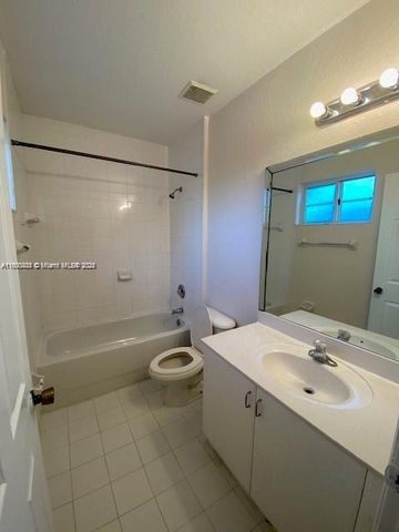 646 SW 7th Ter, Florida City, FL 33034