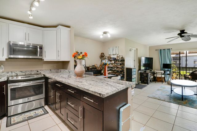 1013 Green Pine Boulevard C2, West Palm Beach, FL 33409