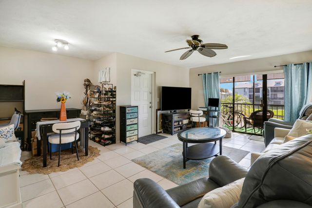 1013 Green Pine Boulevard C2, West Palm Beach, FL 33409