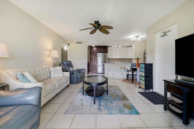 1013 Green Pine Boulevard C2, West Palm Beach, FL 33409