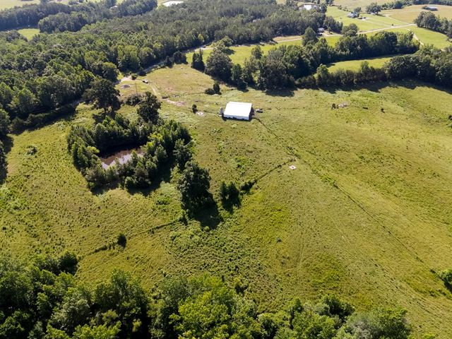 1074 McGee Rd, Decaturville, TN 38329
