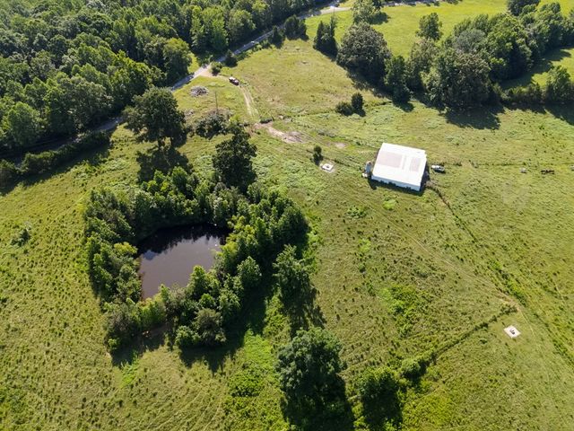 1074 McGee Rd, Decaturville, TN 38329