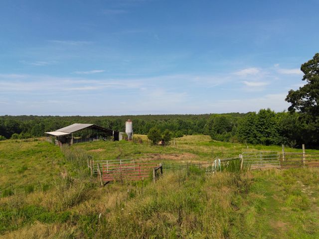 1074 McGee Rd, Decaturville, TN 38329