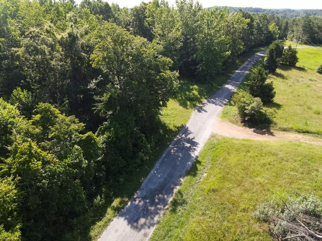 1074 McGee Rd, Decaturville, TN 38329
