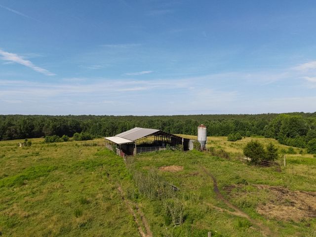 1074 McGee Rd, Decaturville, TN 38329