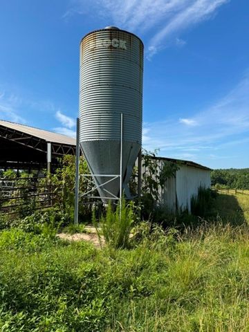 1074 McGee Rd, Decaturville, TN 38329