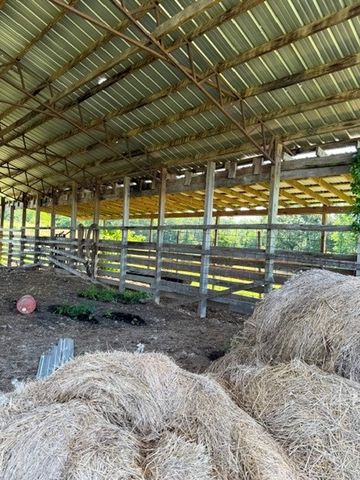 1074 McGee Rd, Decaturville, TN 38329