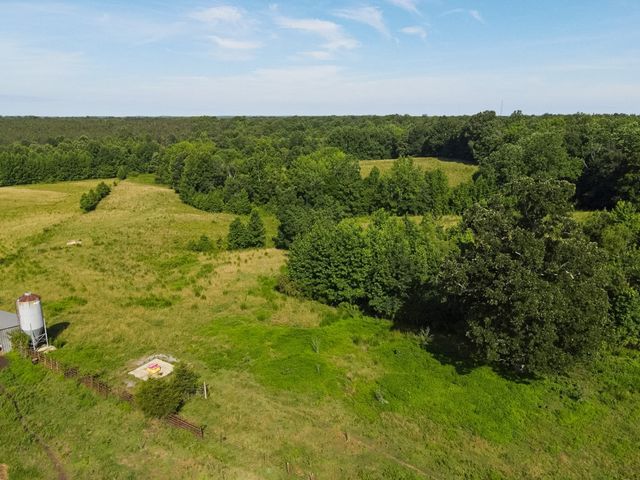 1074 McGee Rd, Decaturville, TN 38329