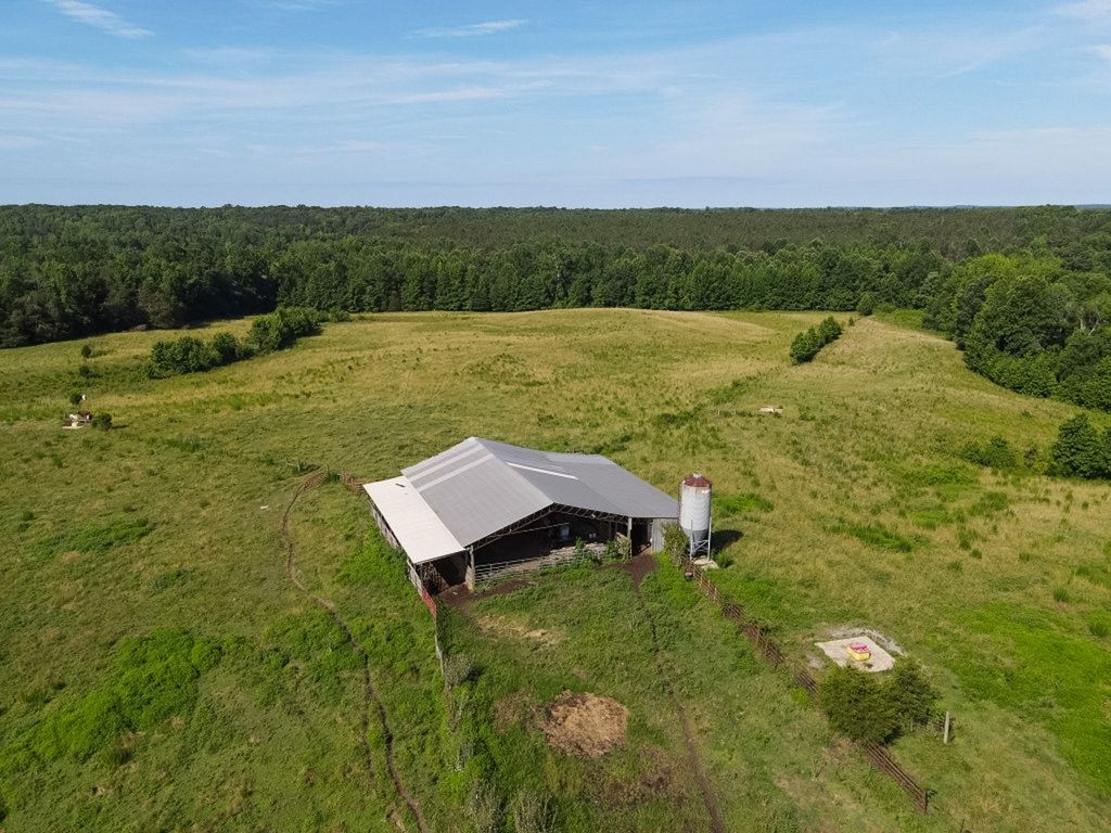 1074 McGee Rd, Decaturville, TN 38329