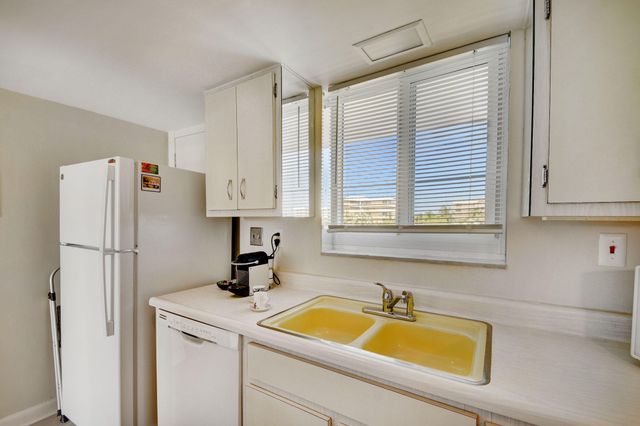 2505 S Ocean Boulevard 403, Palm Beach, FL 33480