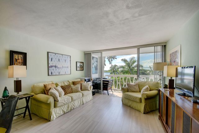 2505 S Ocean Boulevard 403, Palm Beach, FL 33480