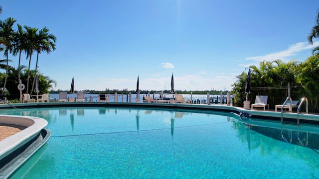 2505 S Ocean Boulevard 403, Palm Beach, FL 33480