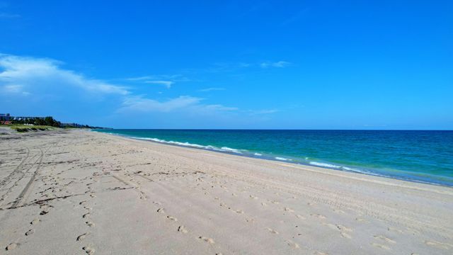 2505 S Ocean Boulevard 403, Palm Beach, FL 33480