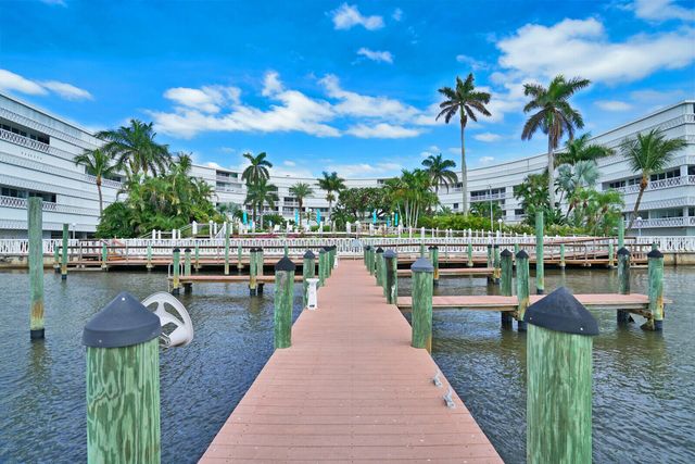2505 S Ocean Boulevard 403, Palm Beach, FL 33480