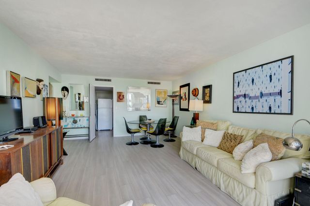 2505 S Ocean Boulevard 403, Palm Beach, FL 33480