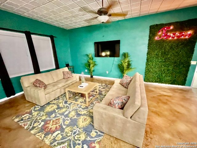 1380 Railroad St, Maxwell, TX 78656