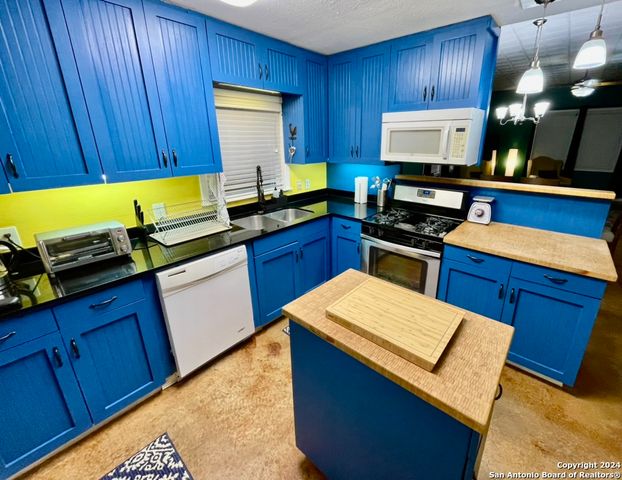 1380 Railroad St, Maxwell, TX 78656