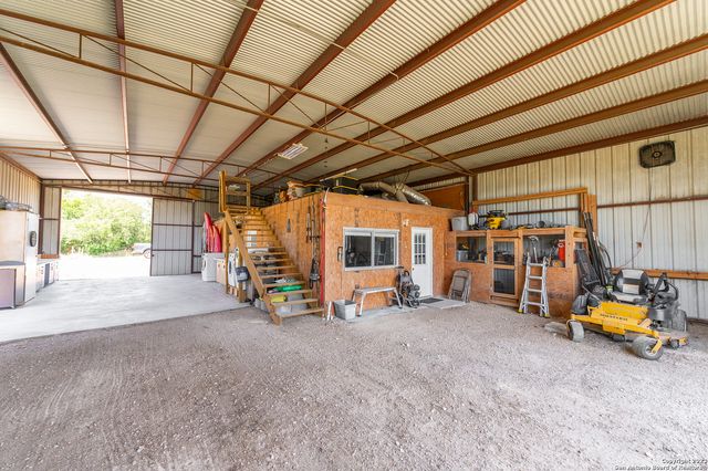1380 Railroad St, Maxwell, TX 78656
