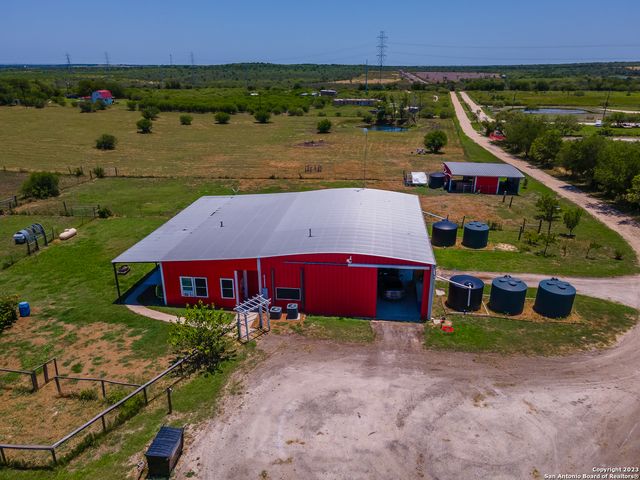 1380 Railroad St, Maxwell, TX 78656