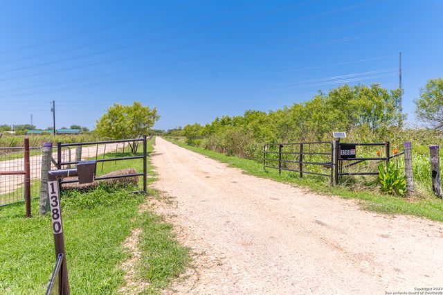 1380 Railroad St, Maxwell, TX 78656