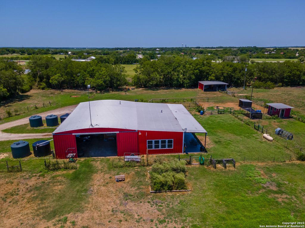 1380 Railroad St, Maxwell, TX 78656