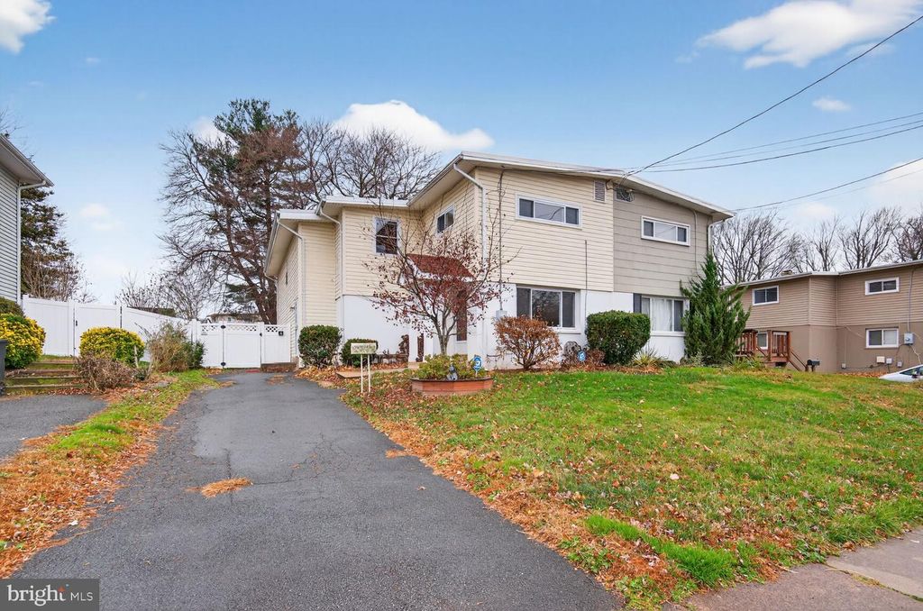 10609 MAPLE ST, Fairfax, VA 22030