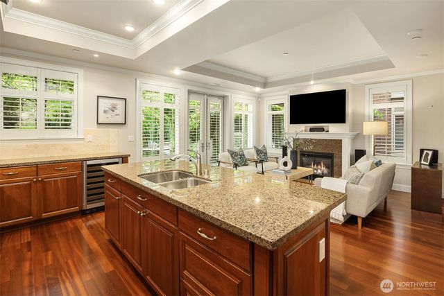 725 Harvard Avenue E, Seattle, WA 98102