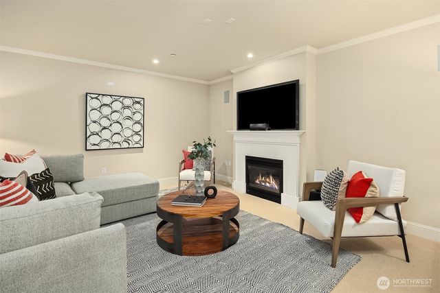 725 Harvard Avenue E, Seattle, WA 98102