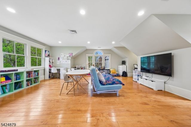 106 Short Hills Ave, Millburn Twp., NJ 07078