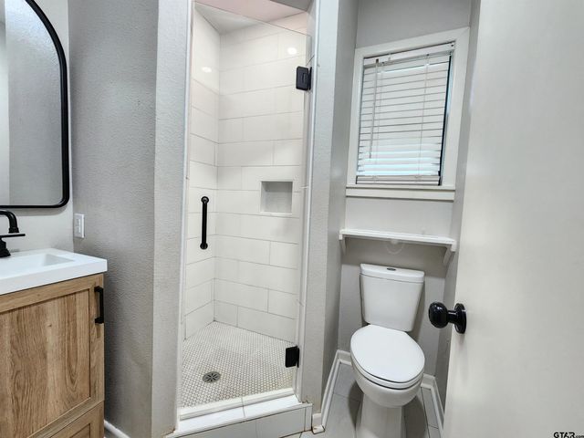 211 BETTS, Lindale, TX 75771