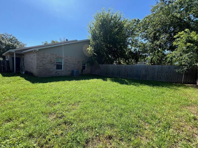 746 Carroll Lane, Lewisville, TX 75067