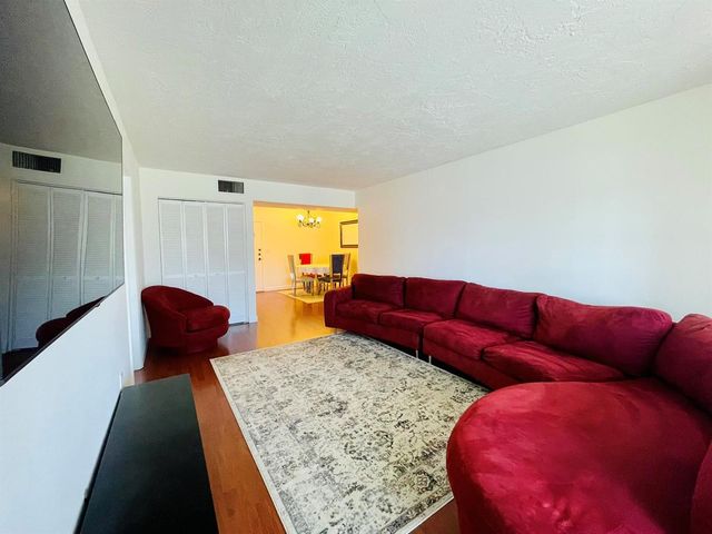 7000 NW 17th Street 203, Plantation, FL 33313