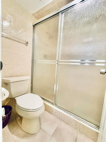 7000 NW 17th Street 203, Plantation, FL 33313