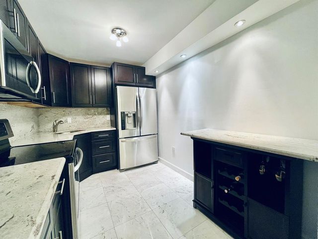 7000 NW 17th Street 203, Plantation, FL 33313