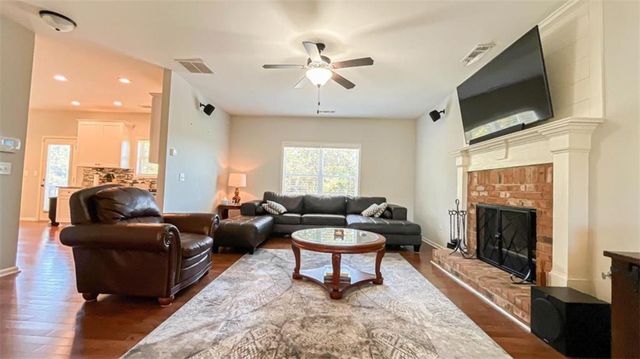 3835 Hawk Tail Drive, Loganville, GA 30052