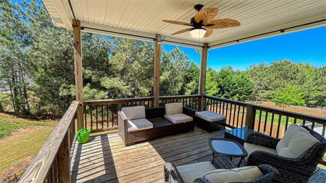 3835 Hawk Tail Drive, Loganville, GA 30052