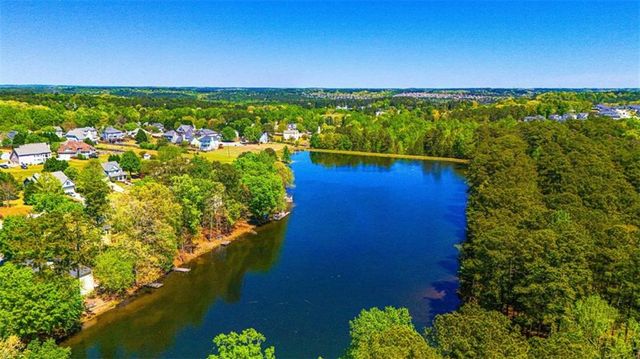 3835 Hawk Tail Drive, Loganville, GA 30052