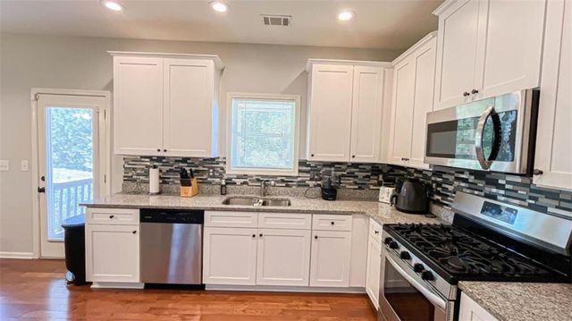 3835 Hawk Tail Drive, Loganville, GA 30052