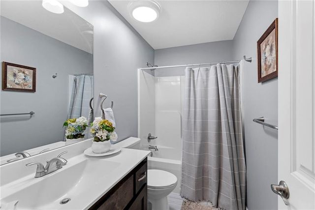 730 E 13th Court, Kearney, MO 64060